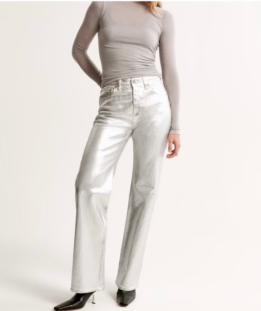Abercrombie 90s Relaxed Jeans 26 High Rise Silver Metallic Coated NWT Straight